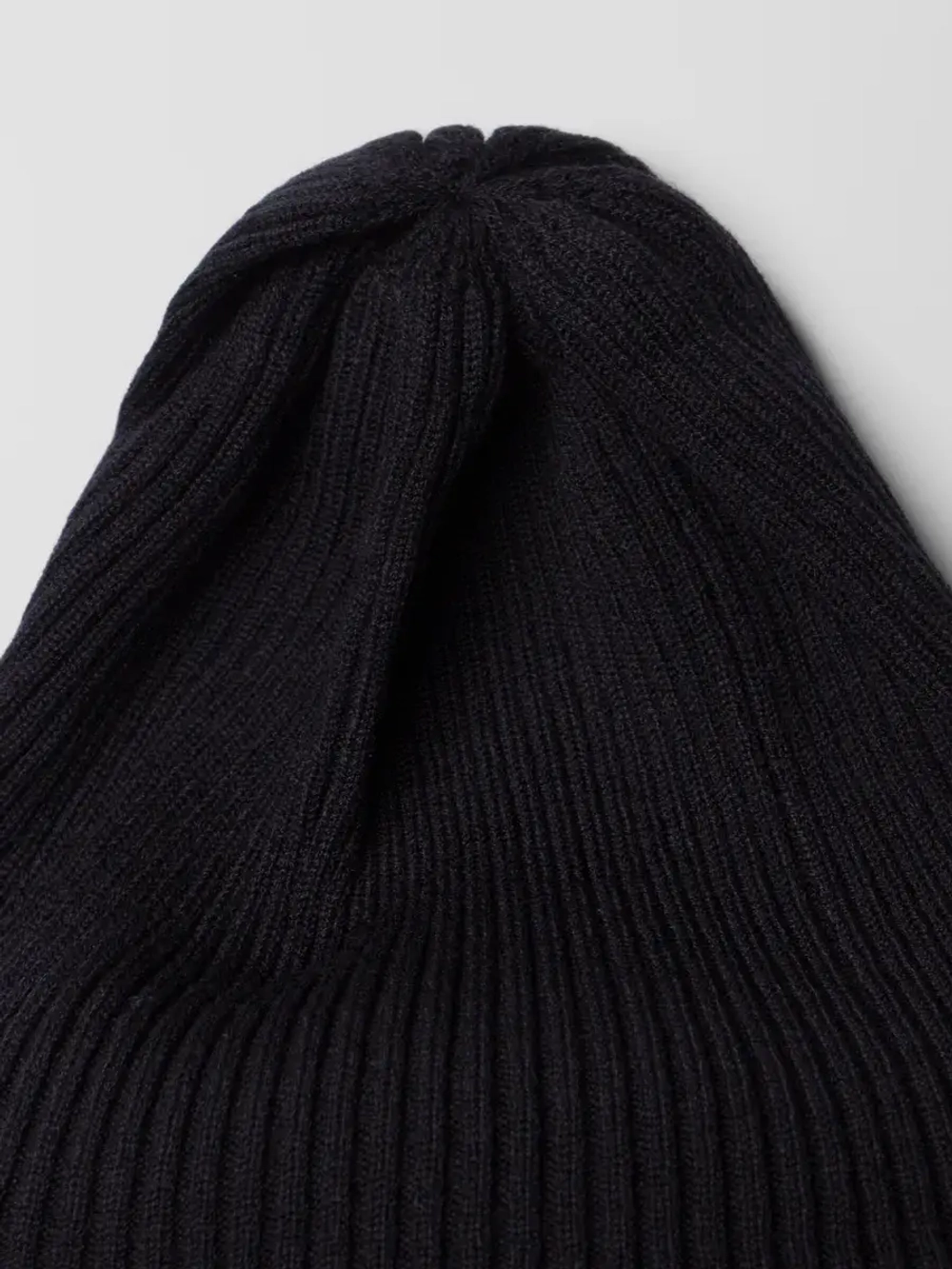 Женская шапка бини на осень