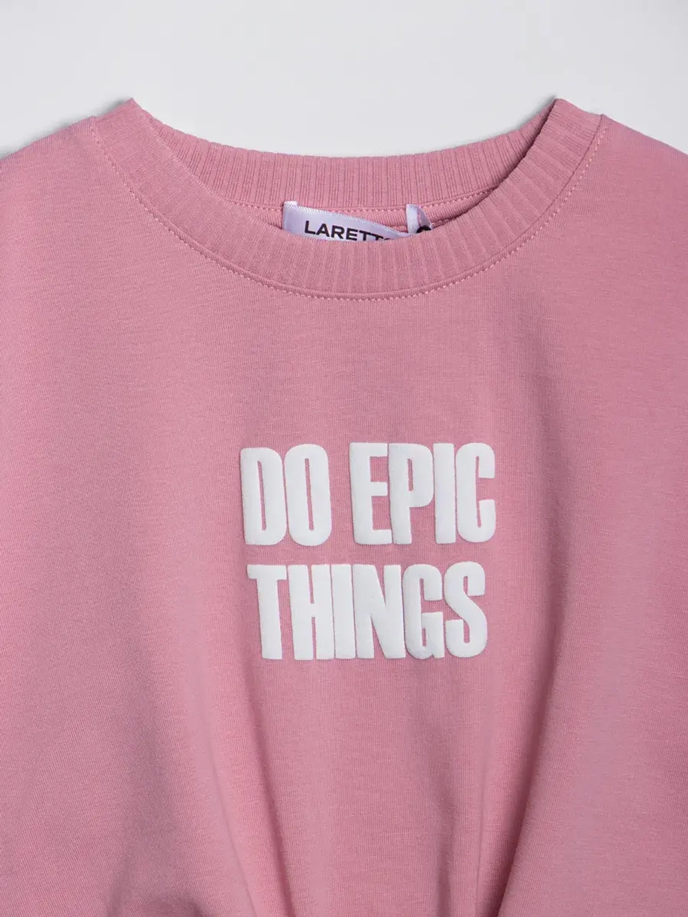 Розовый костюм для девочки на лето