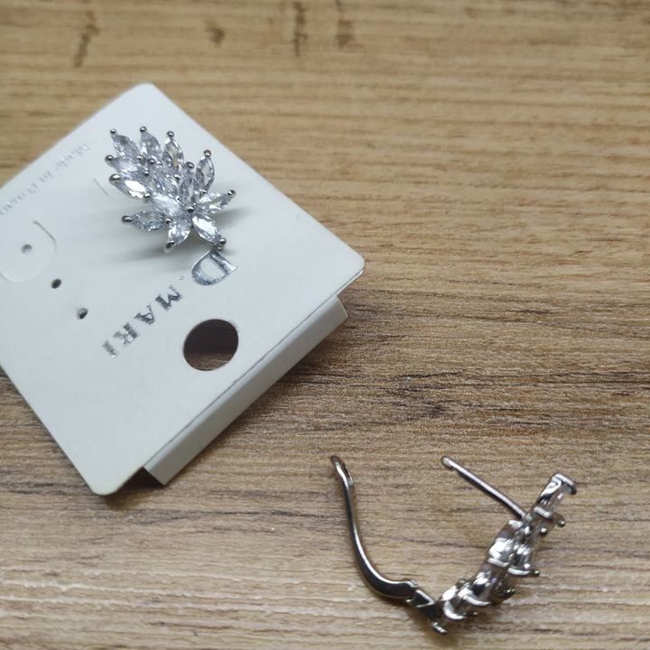 Серьги Циркон цветок пятилистник гроздь 8 лепестков металл серебристый