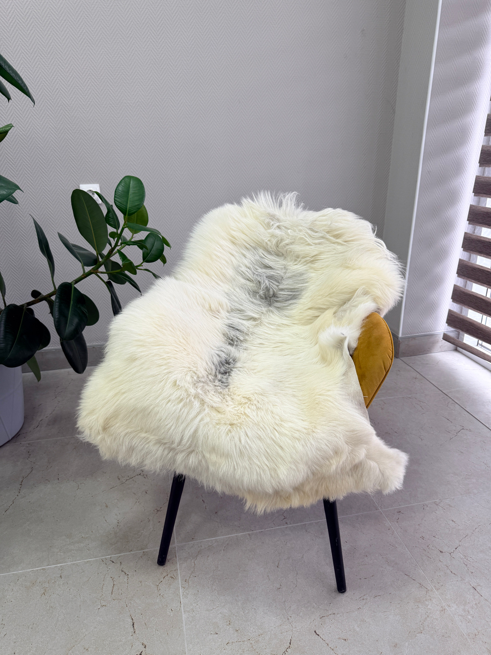 Шкура коврик меховой прикроватный овчина, 120х65 см.