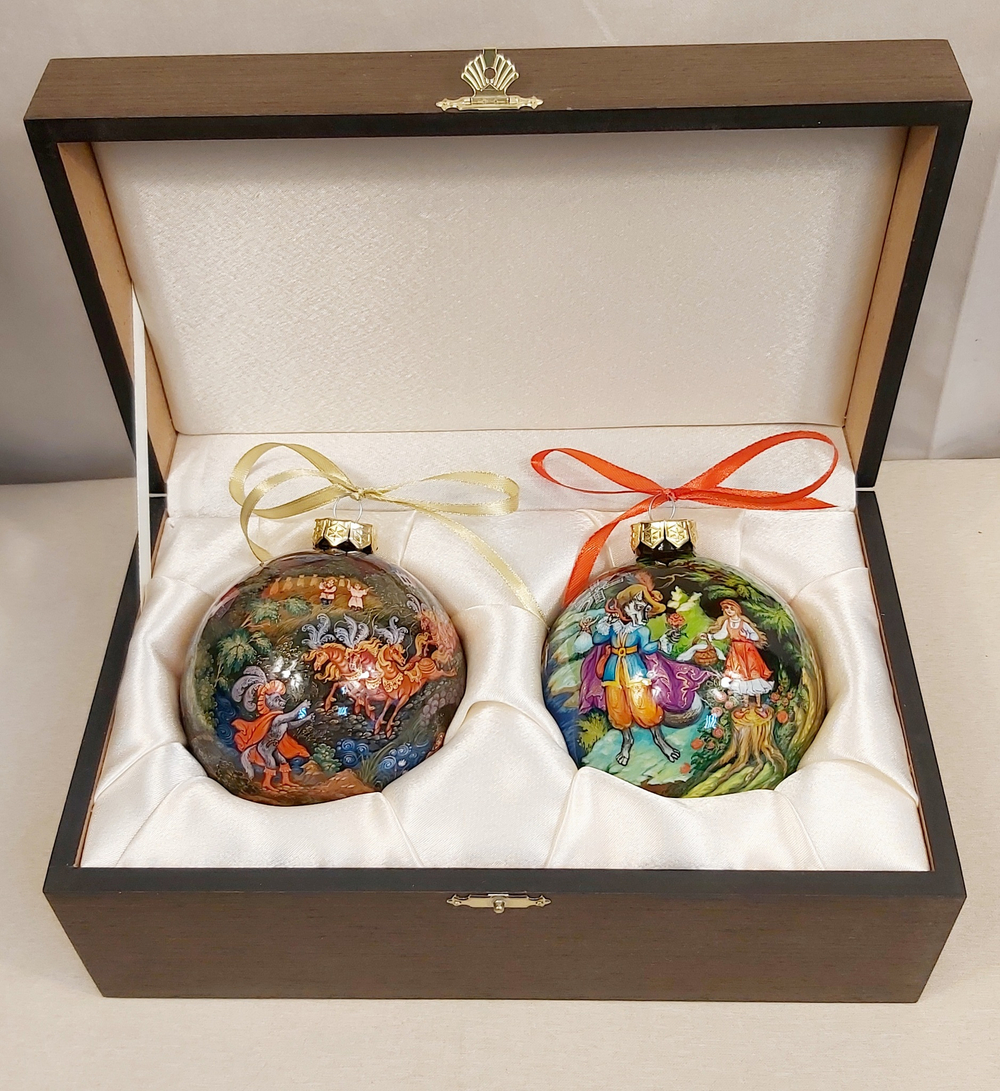Набор новогодних шаров №2 с полной росписью "Кот в сапогах" и "Красная шапочка"