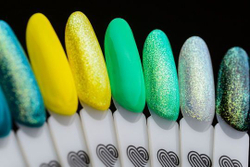 Топ без липкого слоя Lovely с зеленым шиммером Green Gold, 12ml