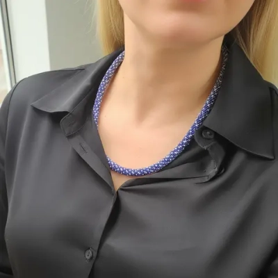 Колье "В белый горох"