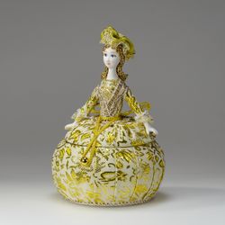 Кукла-шкатулка Барышня в парчовом платье