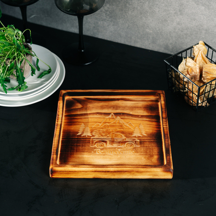 Менажница из кедра для подачи блюд и закусок с гравировкой "Волшебство не за горами"