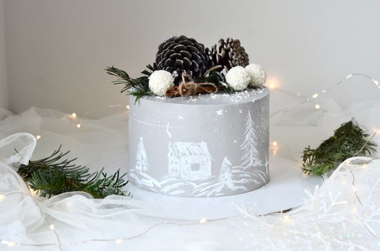 Зимний торт с шишками и домиком №1068