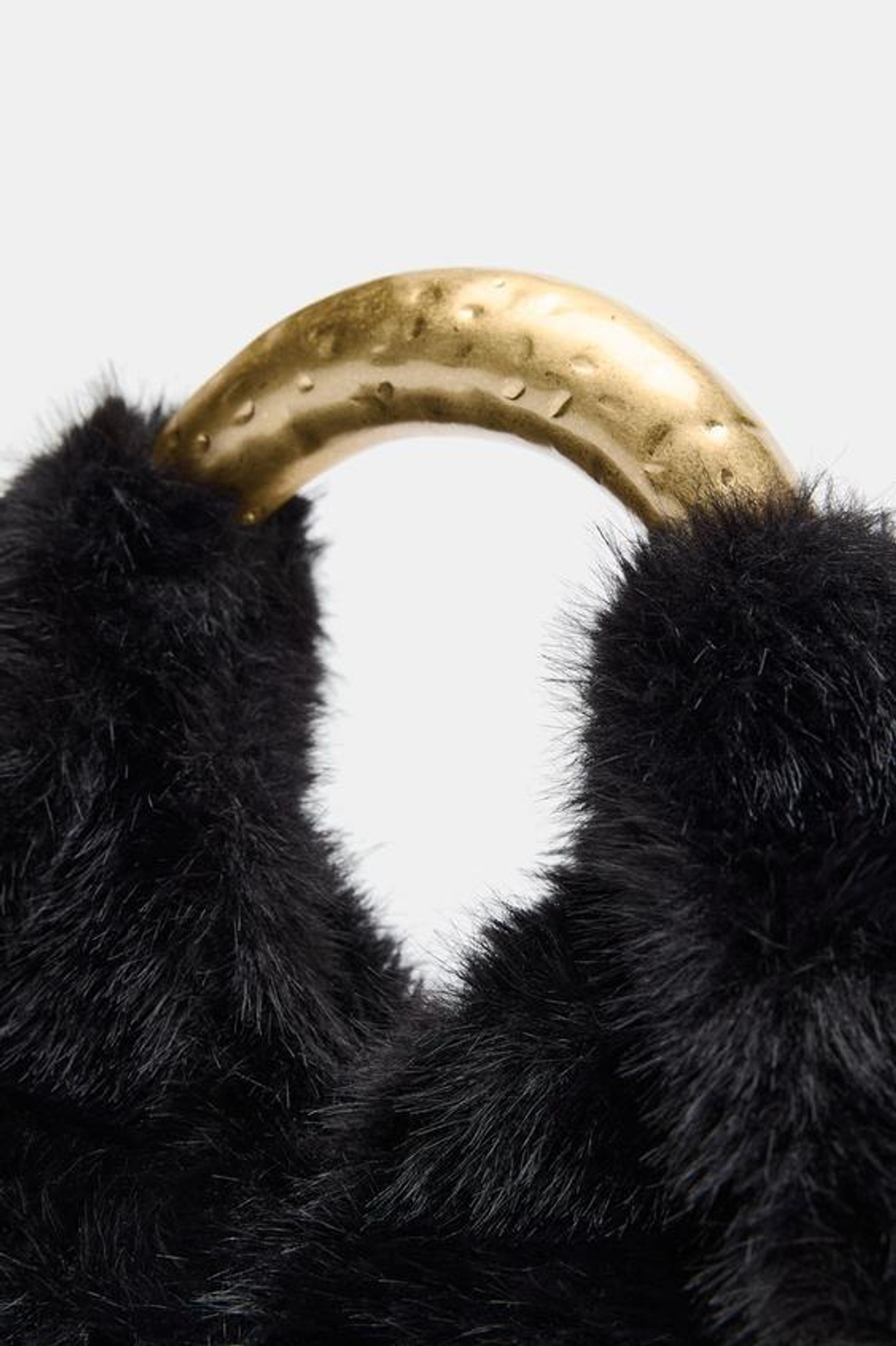 ZARA СУМКА ИЗ ИСКУССТВЕННОГО МЕХА С МЕТАЛЛИЧЕСКОЙ РУЧКОЙ, ЧЕРНЫЙ