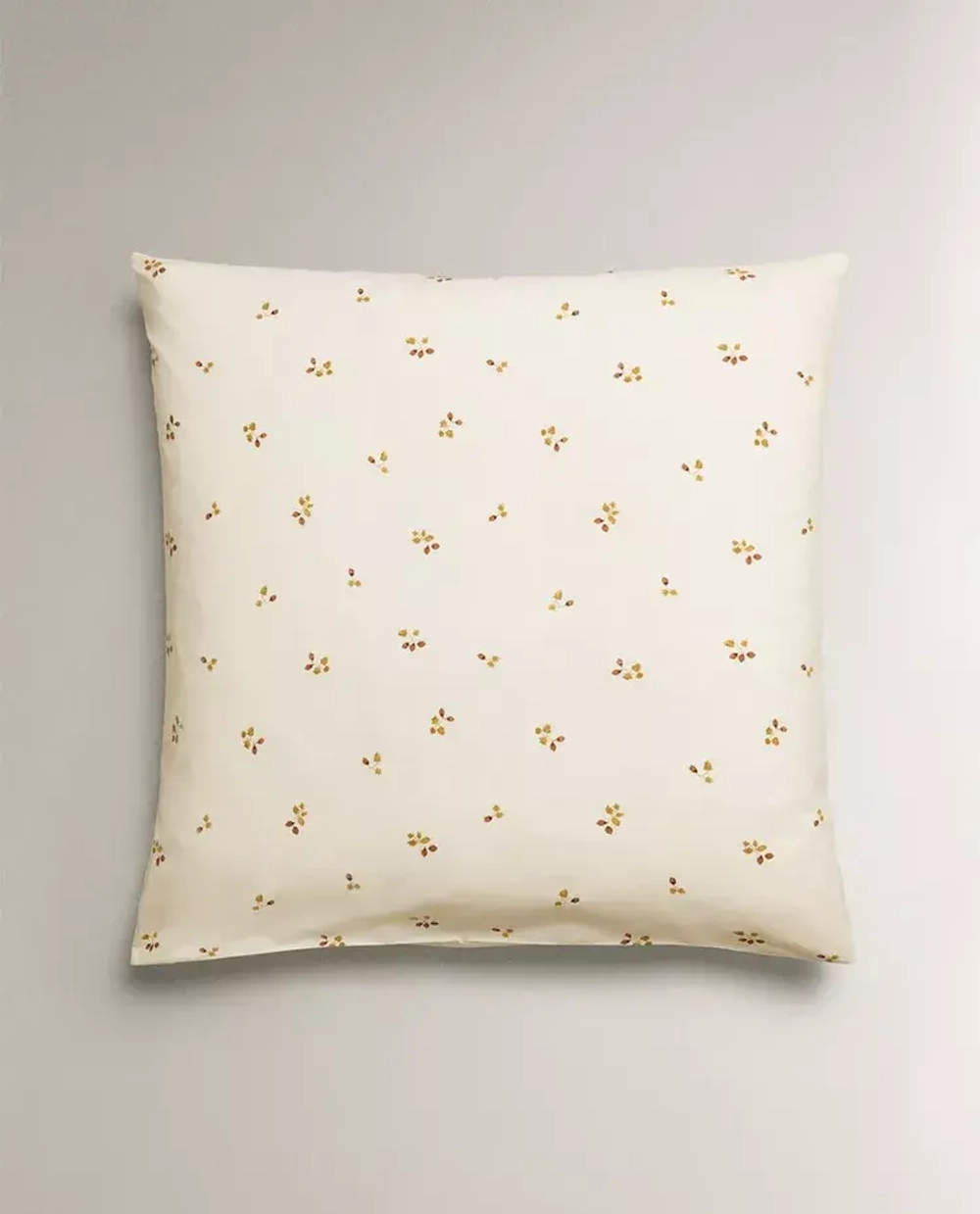 ZARA HOME НАВОЛОЧКА С ПРИНТОМ «ЛИСТЬЯ», ЖЕЛТОВАТО-БЕЛЫЙ