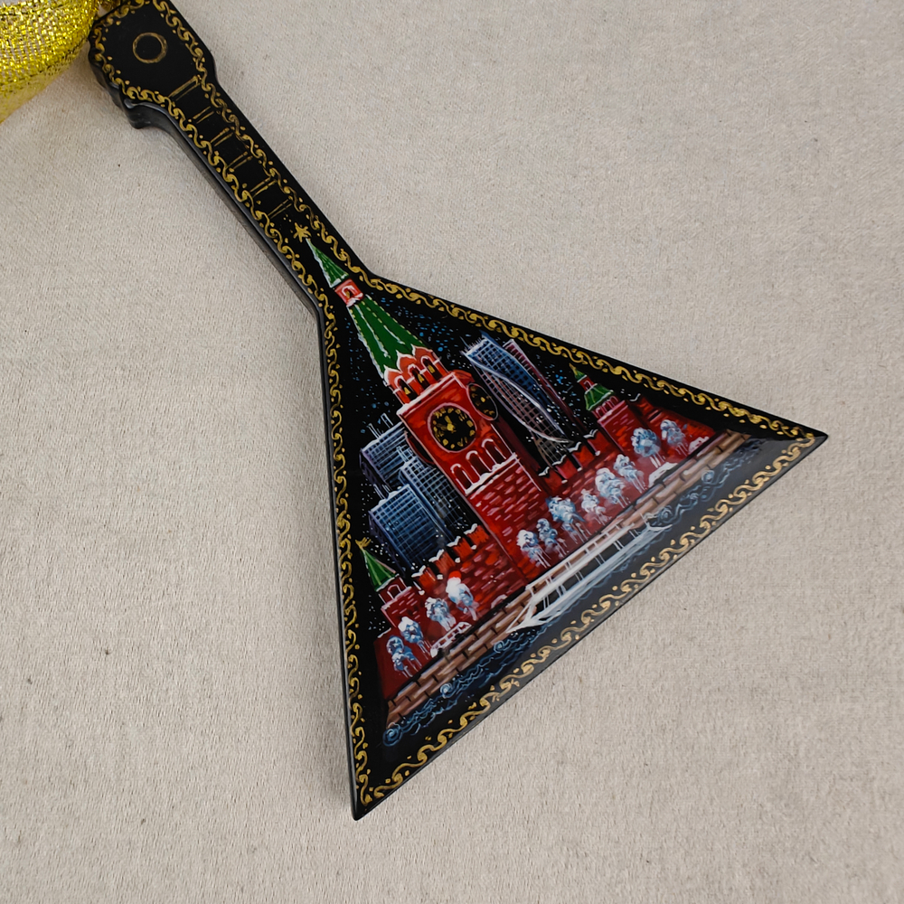 Сувенир Балалайка "Москва" с росписью Палех в подарочной коробке