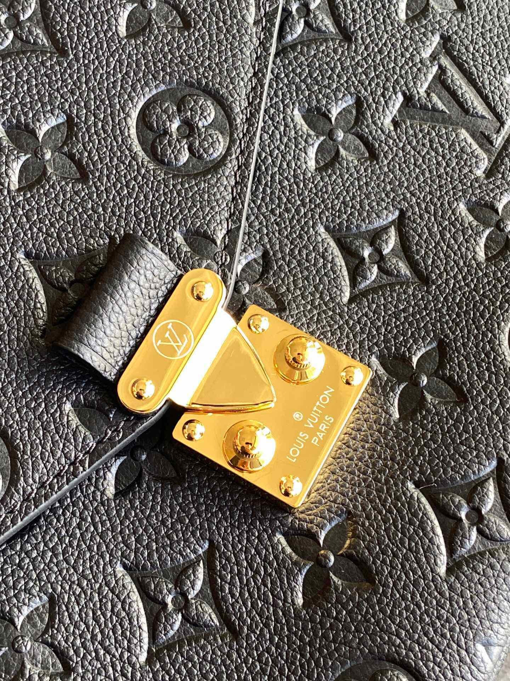 Louis Vuitton Pochette Metis