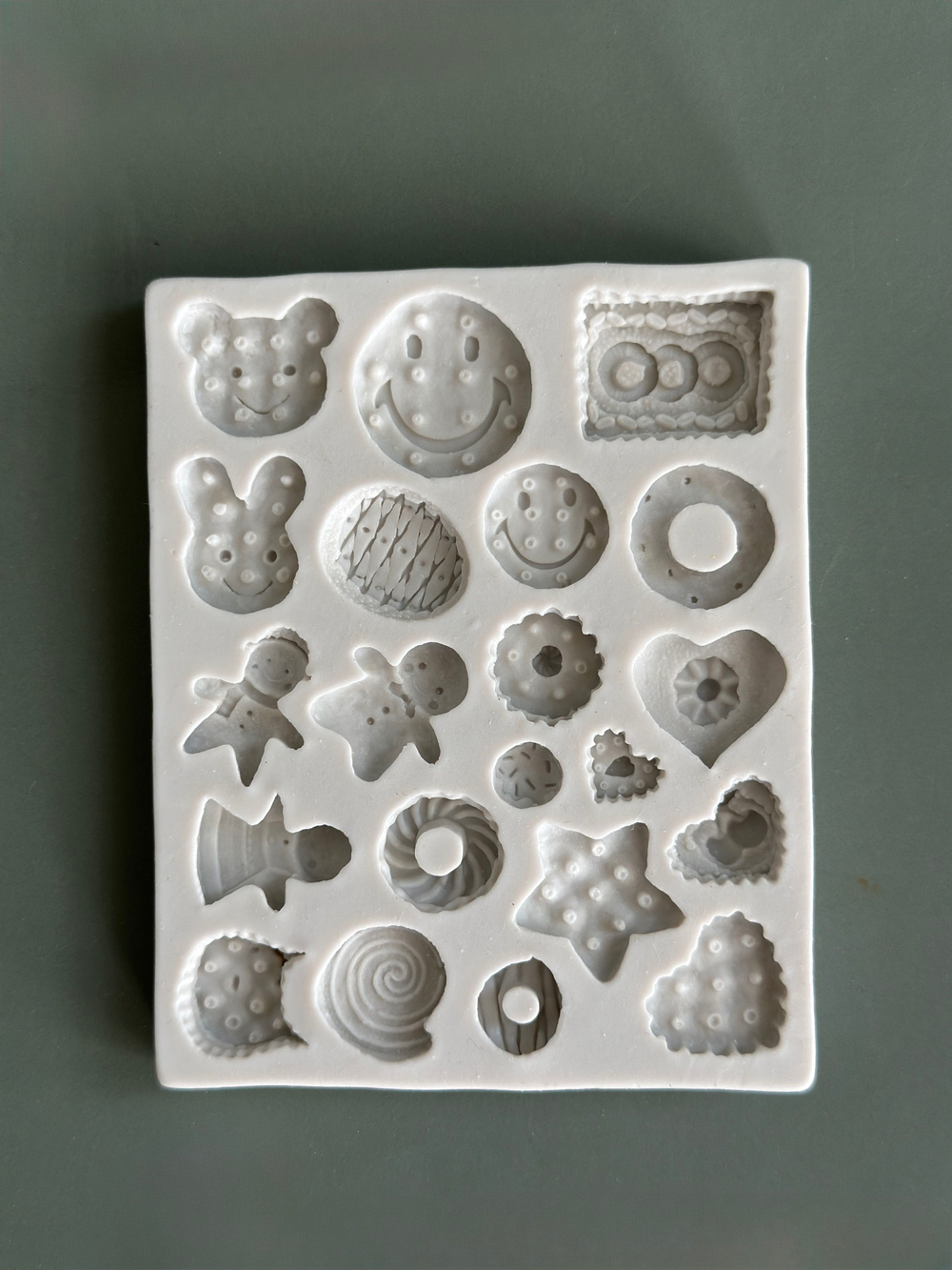 Молд силиконовый прямоугольный для лепки "Мини печенья" / форма для лепки игрушечных сладостей из полимерной глины для кукол и ватной игрушки