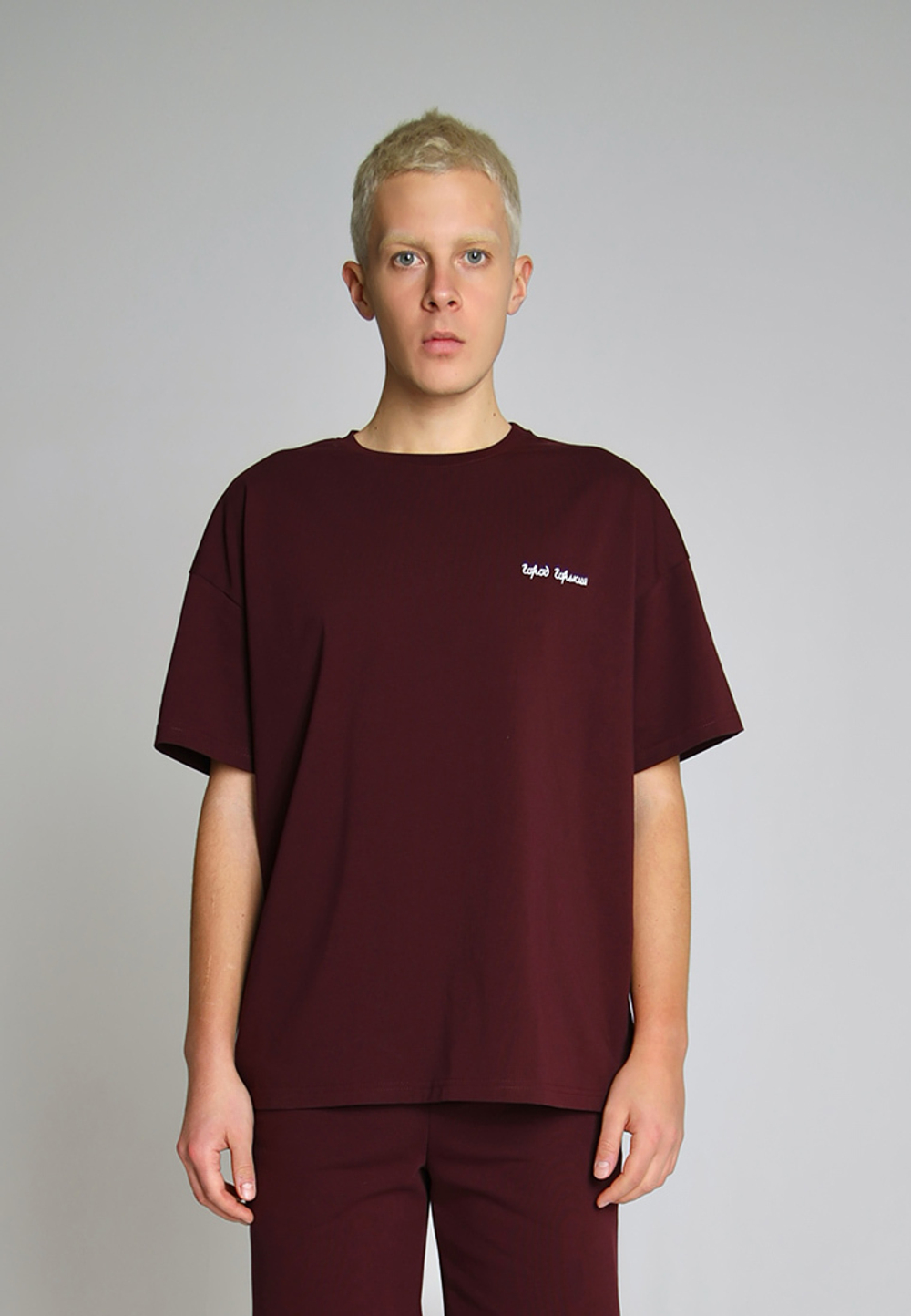 Футболка Город Горький с вышивкой бордо красная