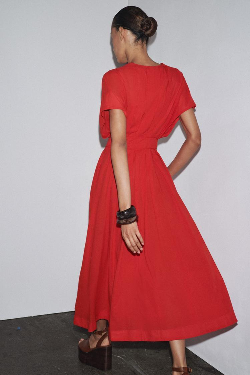 ZARA ПЛАТЬЕ МИДИ С ЗАЩИПАМИ — ZW COLLECTION, КРАСНЫЙ