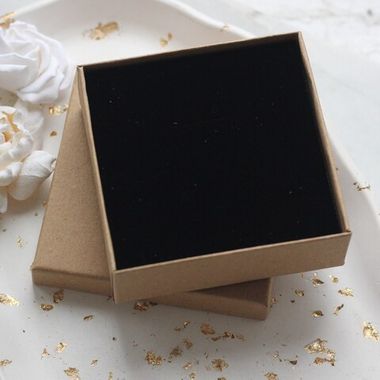 Упаковка, коробка для украшений с ложементом 7*7 см, 1 шт, бежевая, КР050