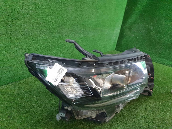 Фара правая Toyota Land Cruiser Prado 150 (2017-н.в.) LED