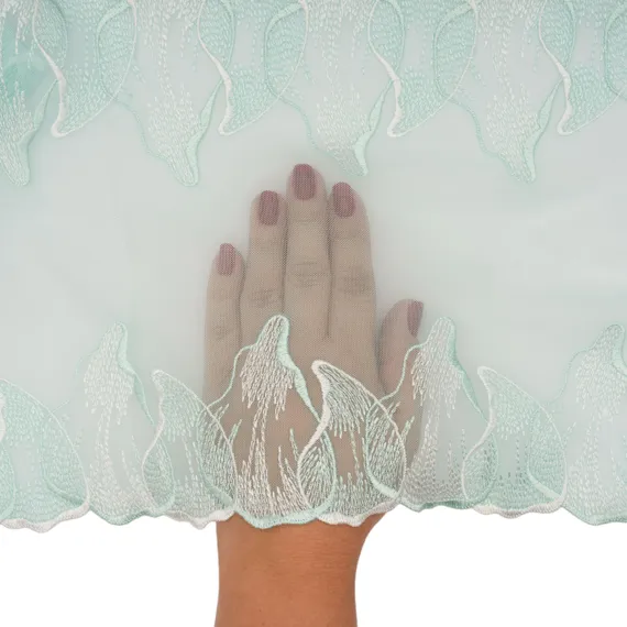 Вышивка на сетке ментол 23 см