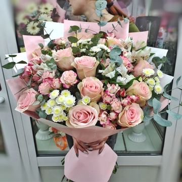 Авторский букет в нежной гамме