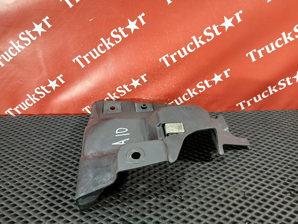 Шумоизоляция двигателя правая