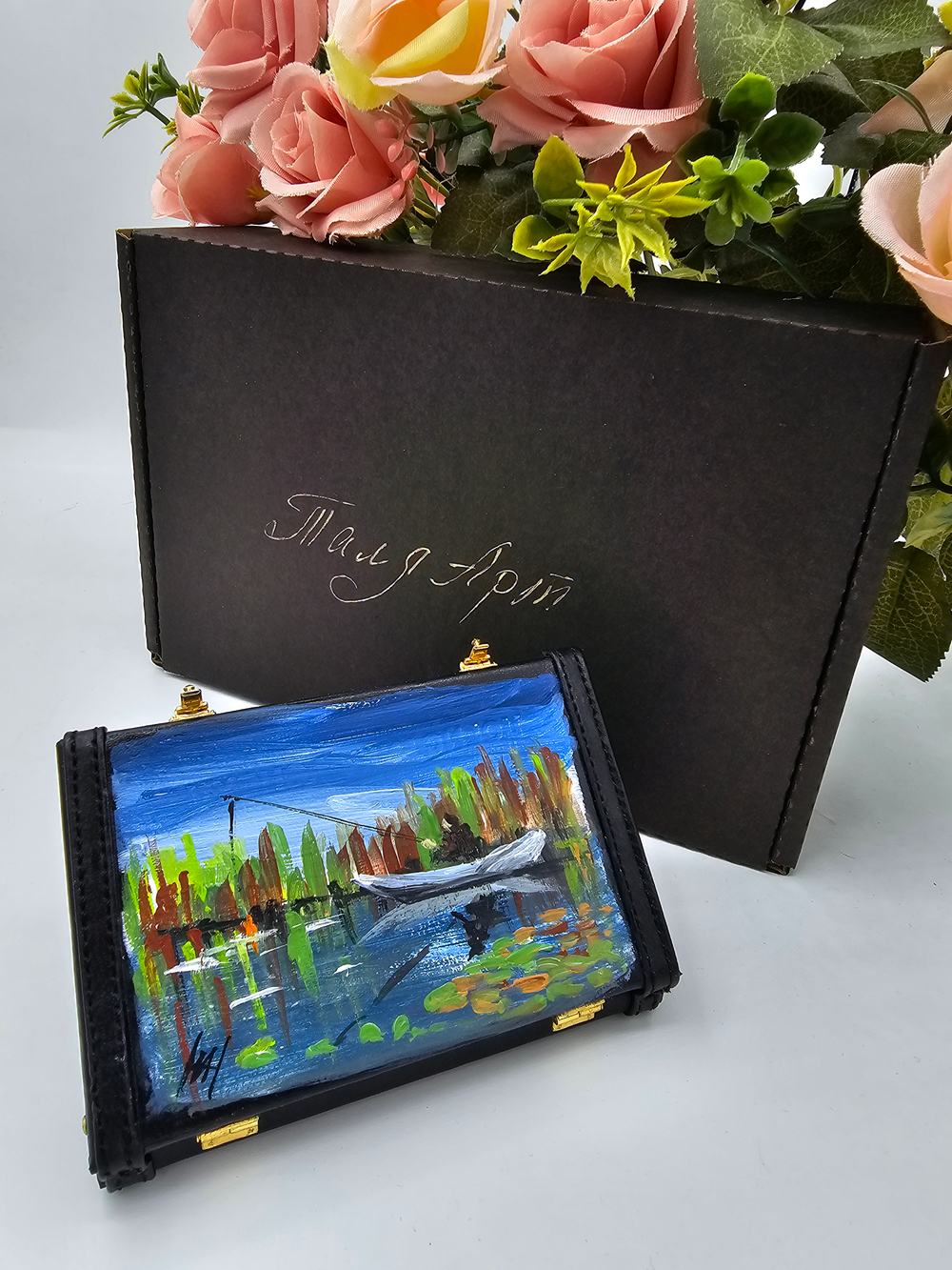 Визитница для собственных визиток в виде кейса с авторской росписью акрилом " В камышах"