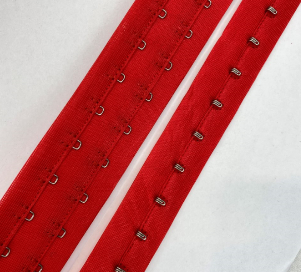 Застежка 2 крючка метражом красная