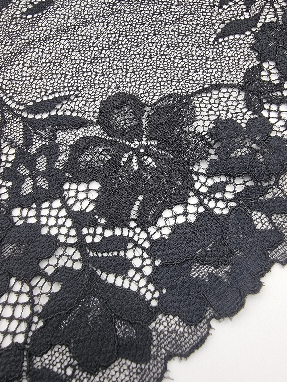 Кружево эластичное черное с блеском КС68 (22 см)