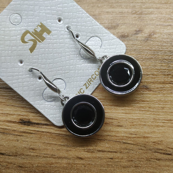 Серьги Cubic Zirconia кристалл в круге цвет черный эмаль черная металл серебристый