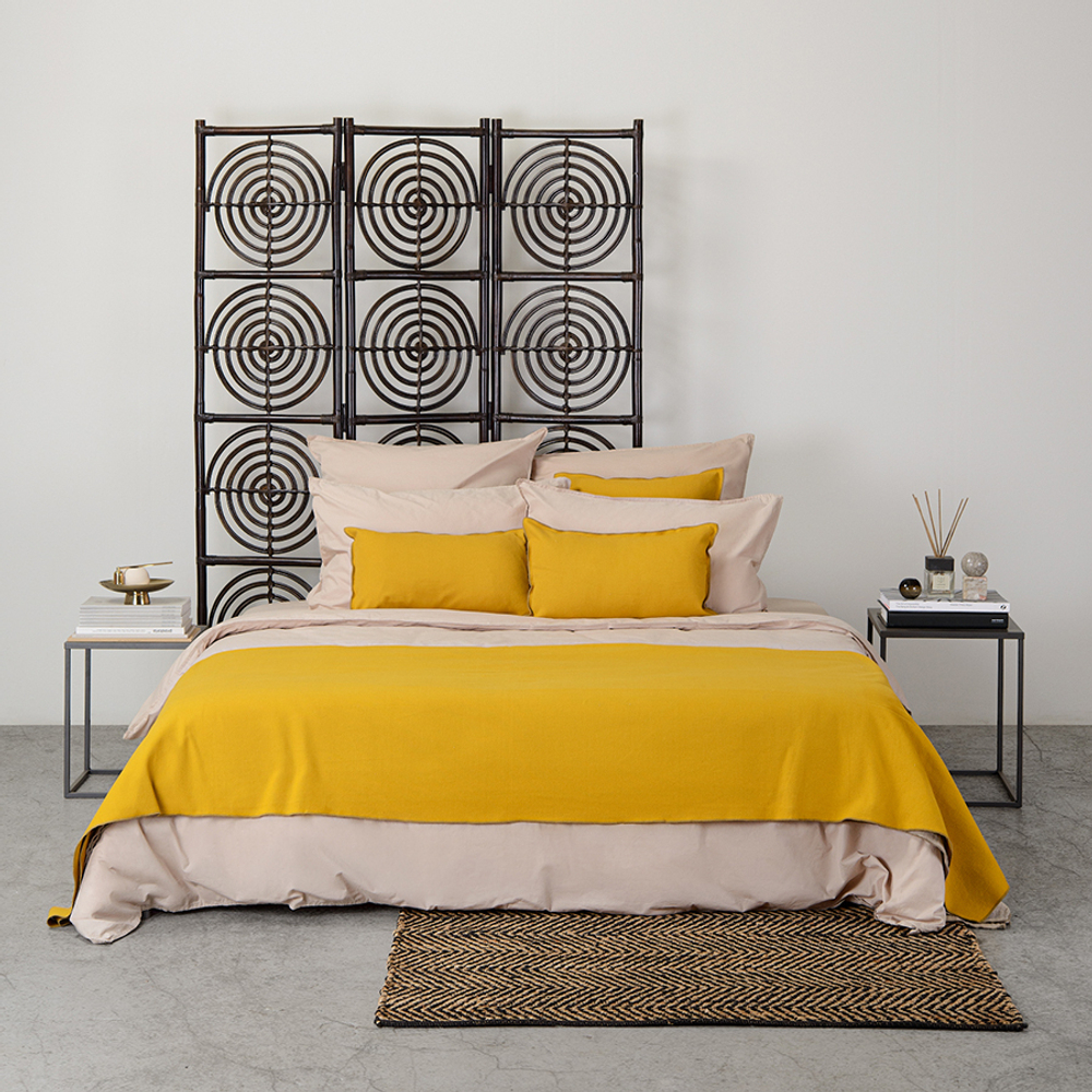 Чехол на подушку из фактурного хлопка горчичного цвета с контрастным кантом из коллекции essential, 30х50 см