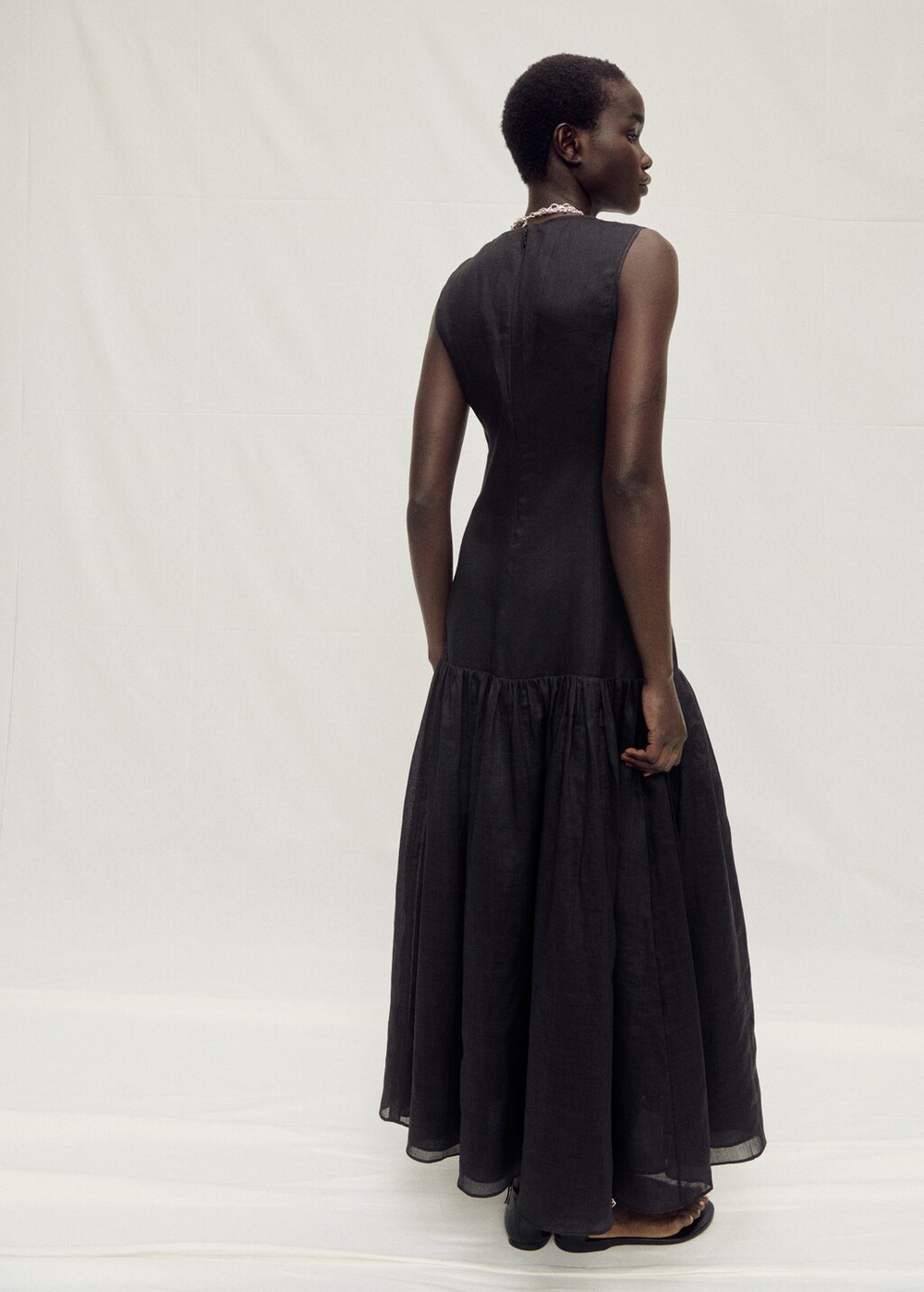 Длинное платье изо льна с присборенной вставкой