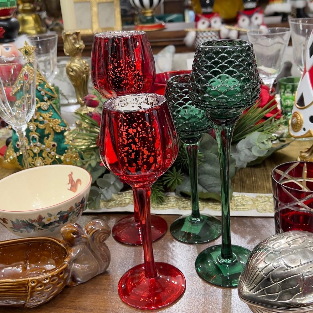 Подсвечник на ножке красный 22 см