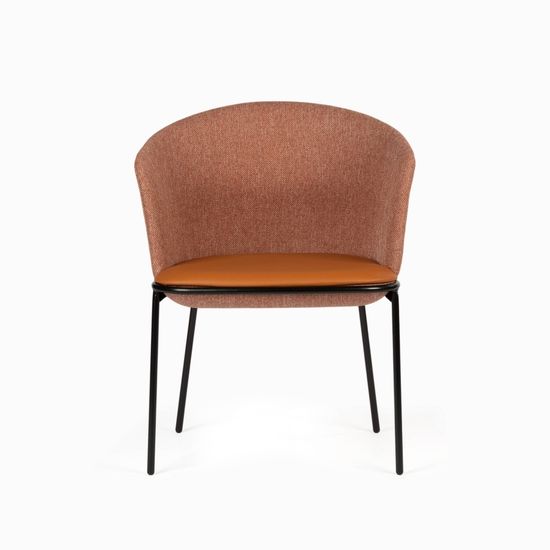 Стул Embrace с подлокотниками терракотовая ткань и коричневая экокожа