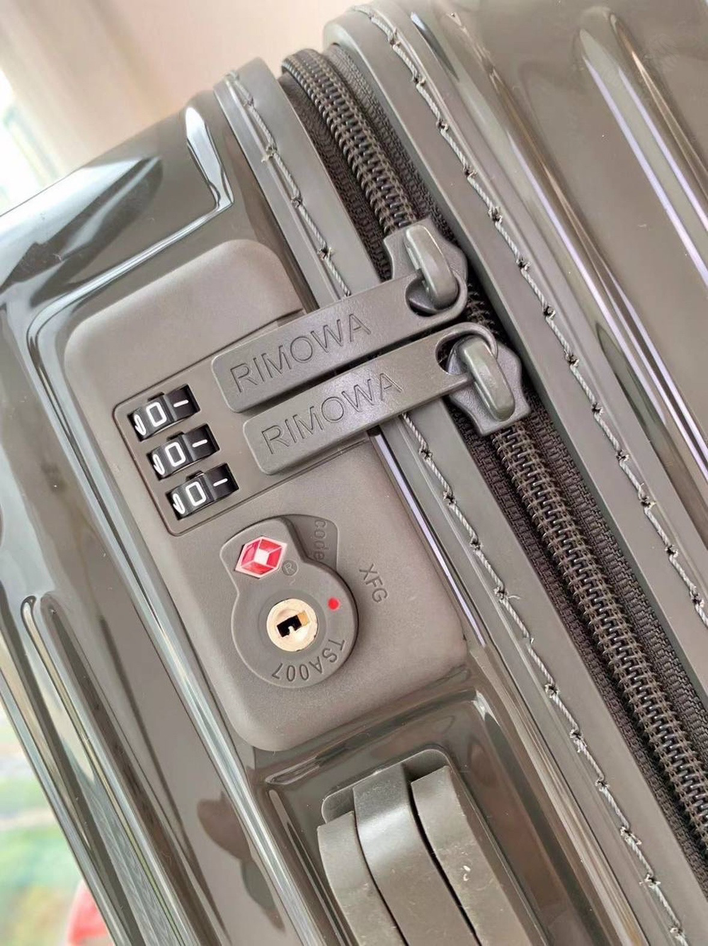 Дорожный чемодан Rimowa