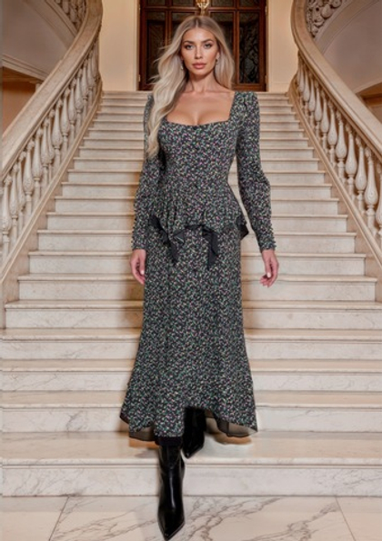 Черное платье в мелкий цветок