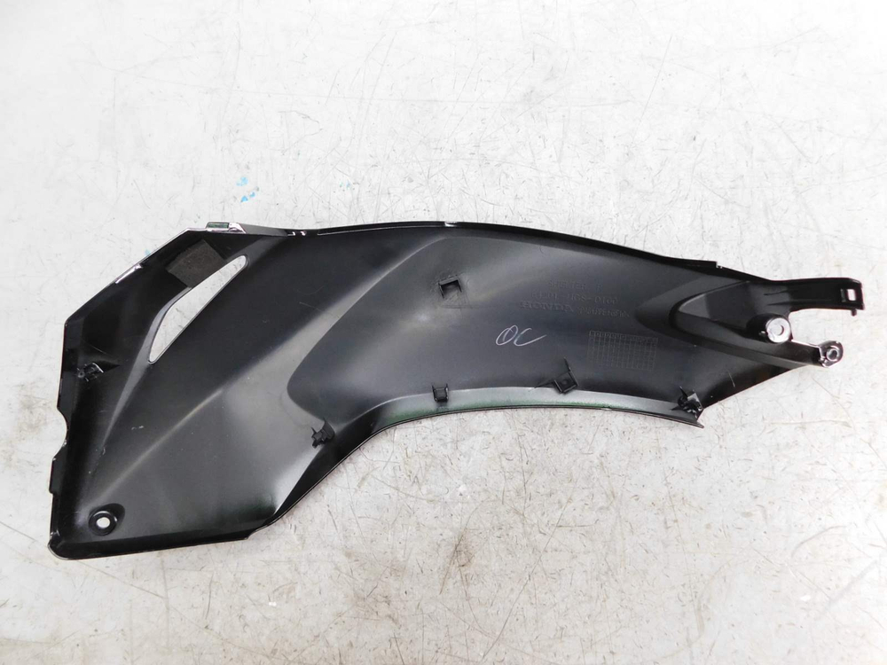 Пластик боковой правый Honda NC750S RC70 64201-MGS-D100