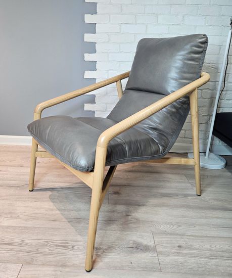 Кресло MC020 дерево и серая кожа