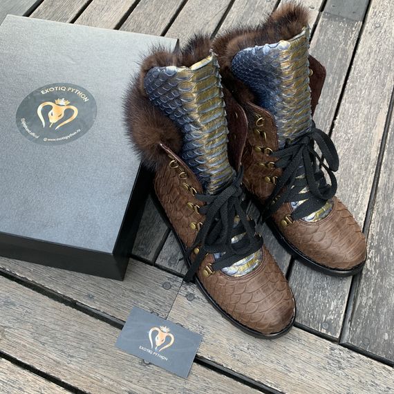 Ботинки из кожи питона декорированные мехом норки SH-132