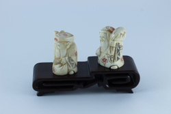 Сет нэцкэ Дзюродзин и Фукурокудзю на подставке