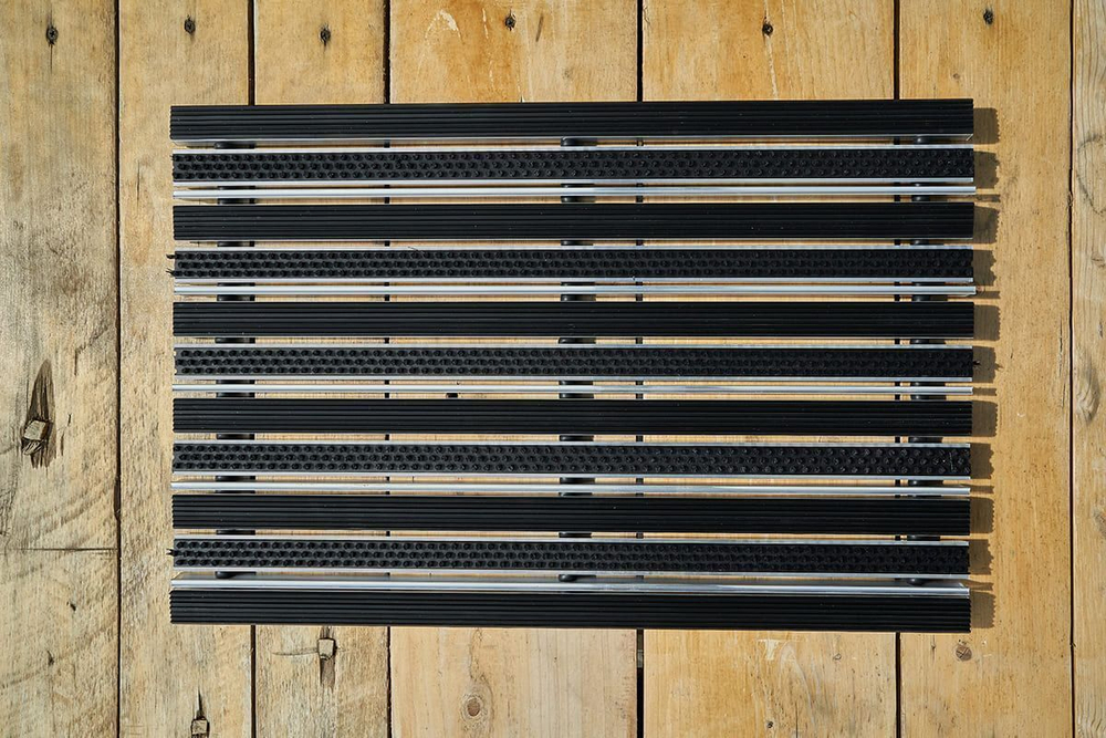 Придверная решетка Gidrolica Step – резина + щетка + скребок, 390×590 мм