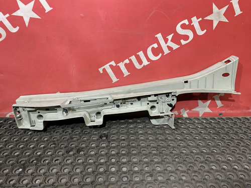 Накладка салона правая