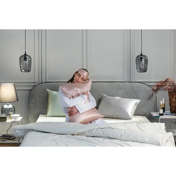 Наволочка из натурального шелка мятного цвета из коллекции essential