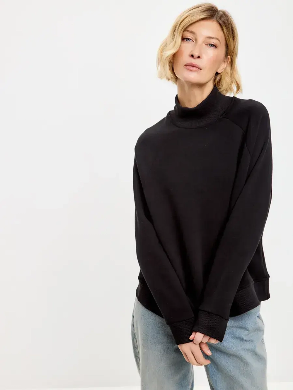 Свитер теплый с воротником свитшот