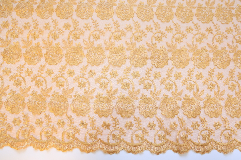 Вышивка на сетке бежевая