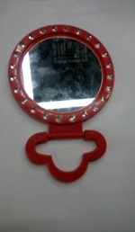 Зеркало настольное в пластиковой оправе «Белые выемки» круг, подвесное d-15см (Стикер на минивложение10шт)