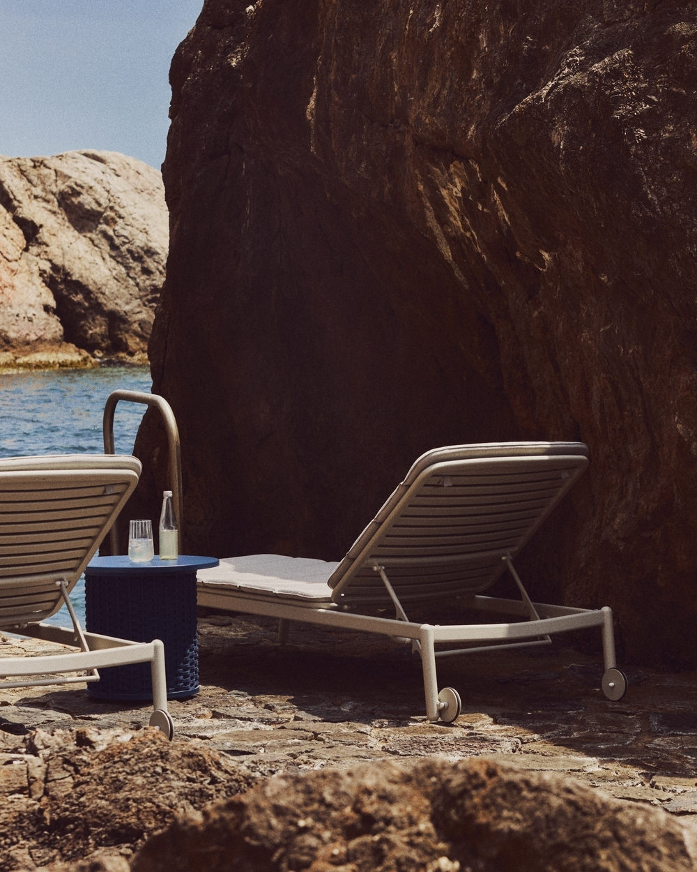 Алюминиевый шезлонг Marcona окрашенный в белый цвет