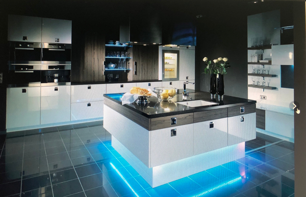 Примеры современных дизайнов кухонь из интернета