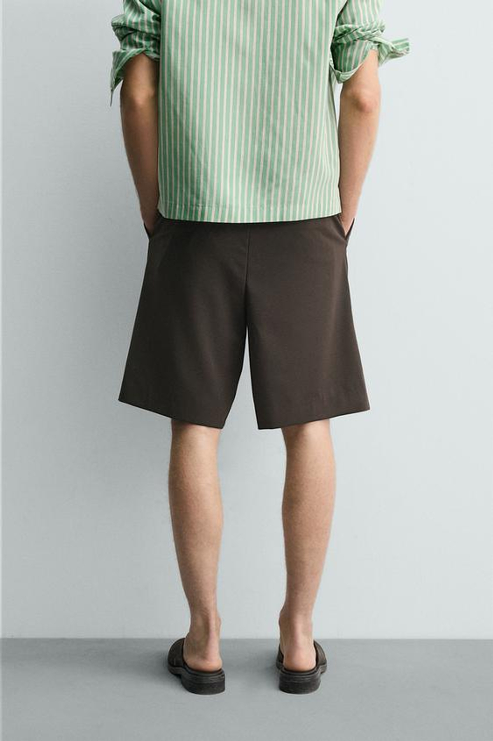 ZARA БЕРМУДЫ RELAXED FIT СО СКЛАДКАМИ, ШОКОЛАДНЫЙ