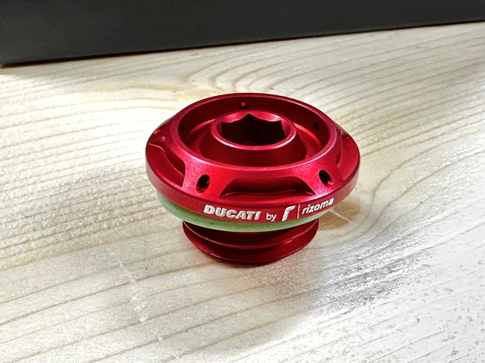 Ducati Performance Пробка маслозаливная - красная 97380871AB