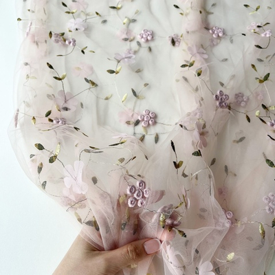 Фатин Розовые цветы на розовом фоне