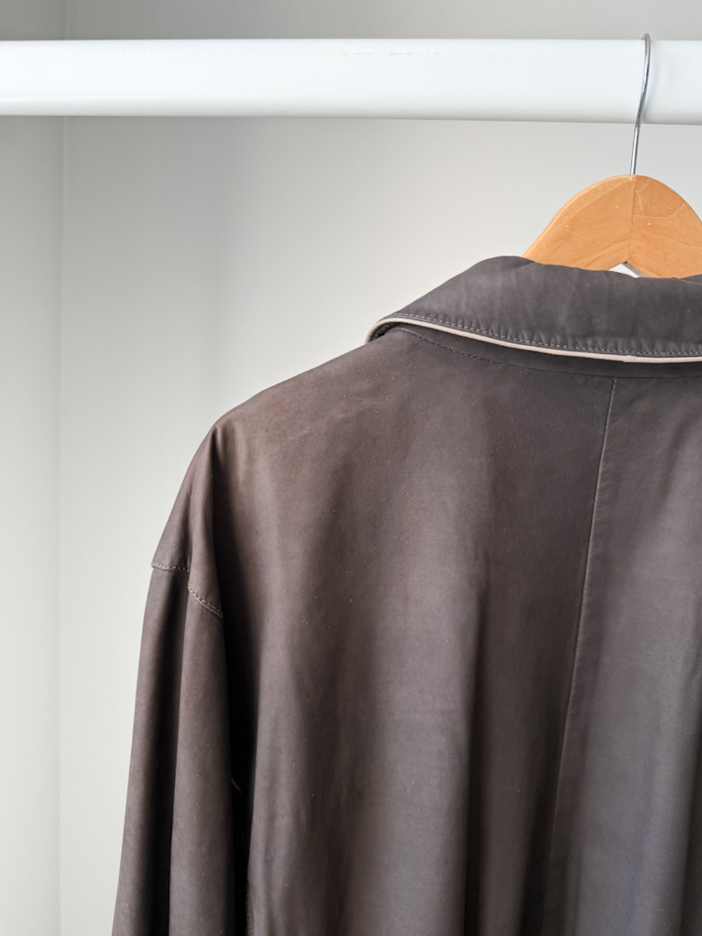 Кожаная куртка Brioni, L-XL
