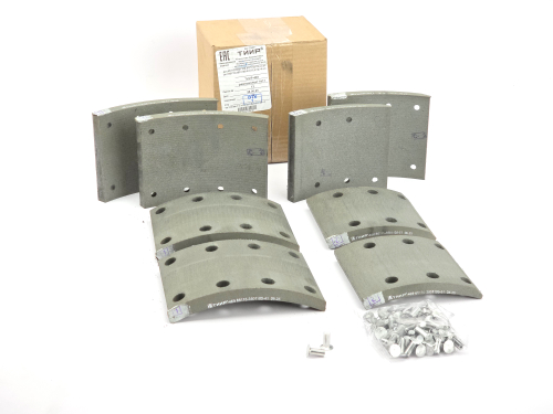 Рем. комплект тормозных накладок а/м КАМАЗ 65115, 65117, 53215 ЕВРО после 06.2013 г. (материал ТИИР-469, повышенный ресурс и термостойкость ОРИГИНАЛ/ Сверл./расточенные/с заклёпками/ширина 140мм./ к-т 4 длин. + 4 корот., 65115-3501105-41/65115-3501105-51 / доп. арт.: 53229-3501105, 53205-3501105-51 , RU 272 HD) АО ТИИР г. Ярославль