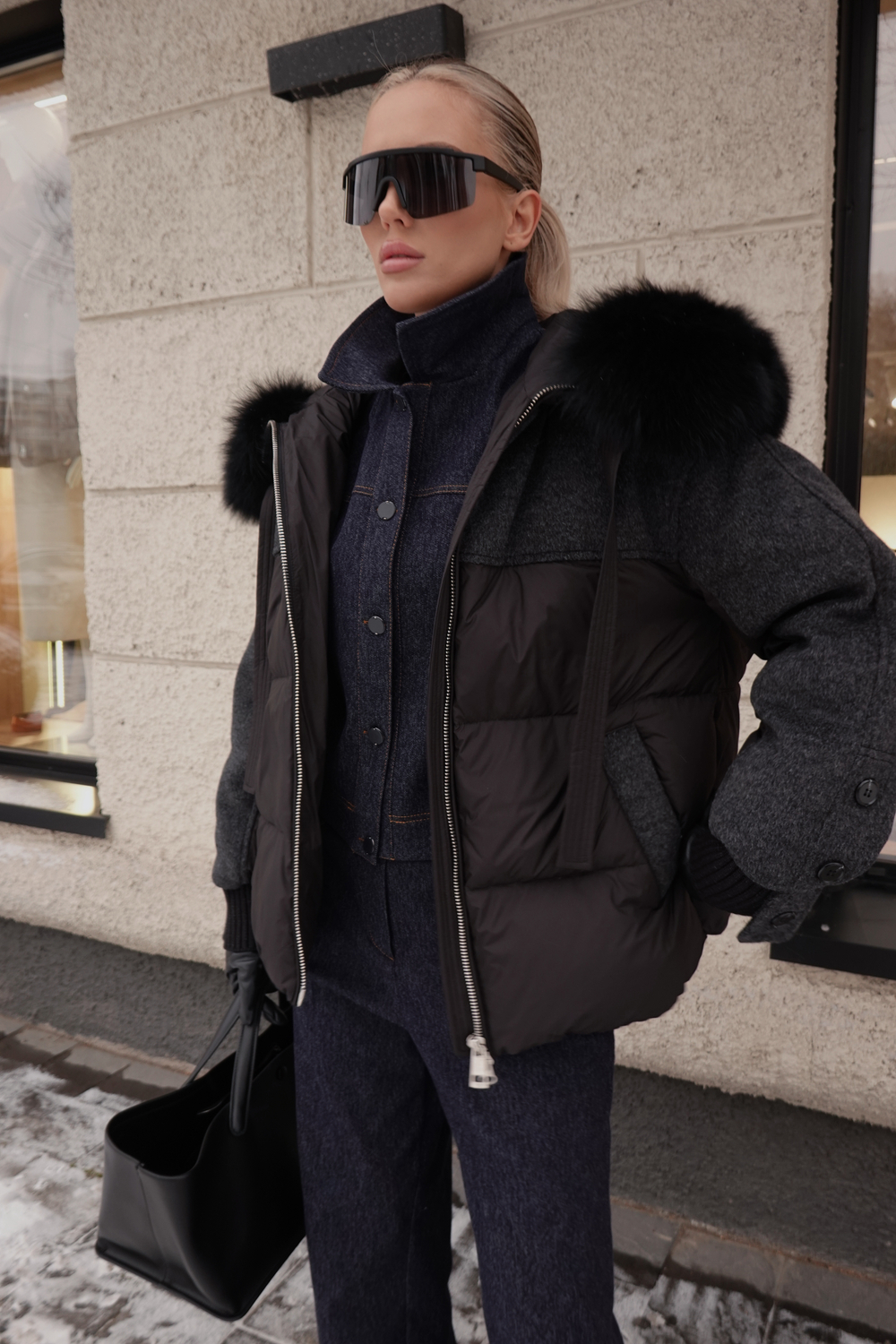Пуховик комбинированный с мехом на капюшоне